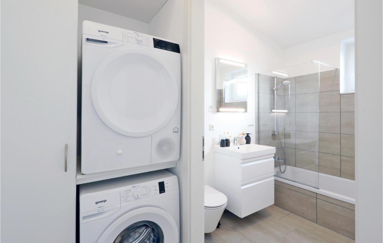Stunning Home In Lembruch-Duemmer See With Wifi Bagian luar foto