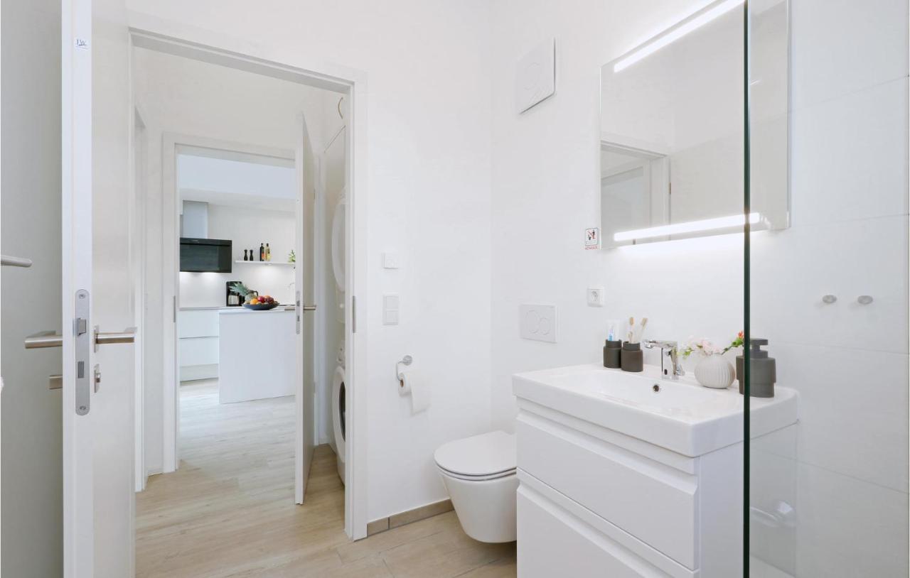 Stunning Home In Lembruch-Duemmer See With Wifi Bagian luar foto